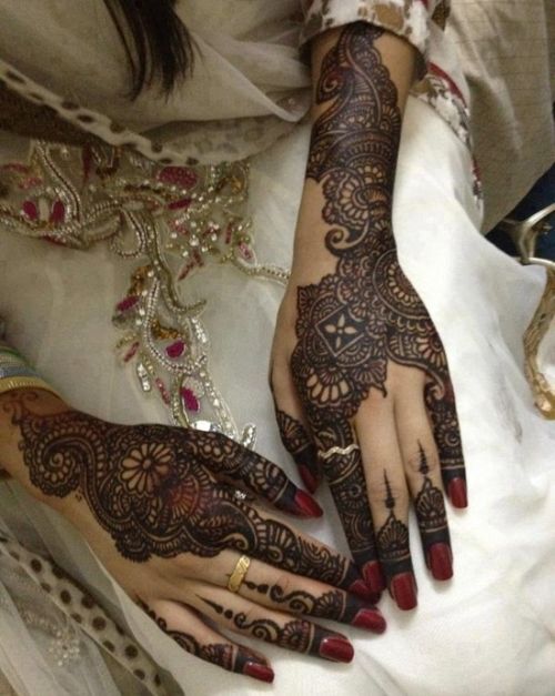 Black Mehndi for Full Hands