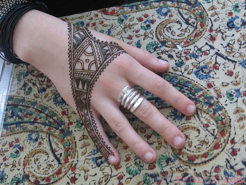 40 Mehandi Designs For Hands To Look Unique