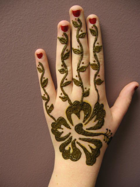 40 Mehandi Designs For Hands To Look Unique