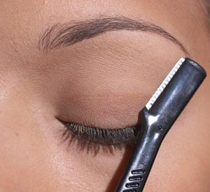 Use Brow Razor