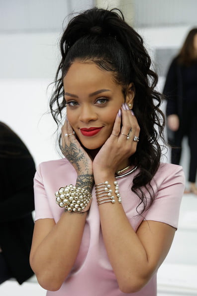 51 Top Rihanna Hairstyles That Are Worth Trying For Every Girl
