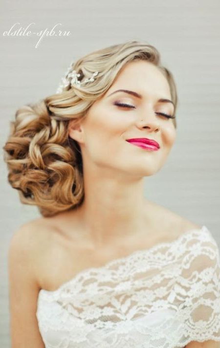 Hairstyles for single shoulder wedding dress