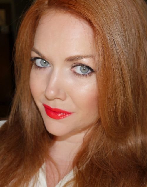 flat hair bold makeup