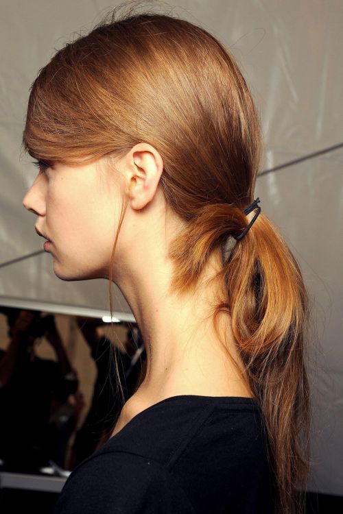 50 Professional Hairstyles For Work that Are Actually Wearable