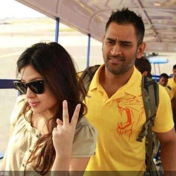 Dhoni wife Sakshi