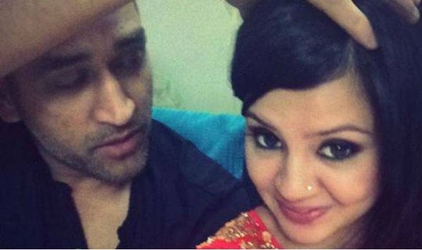 Mahendra Singh Dhoni and wife Sakshi