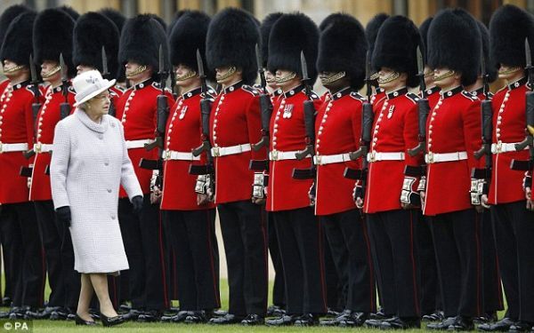 Queen's guards uniform