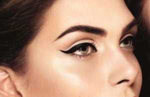 Winged Eyeliner Video