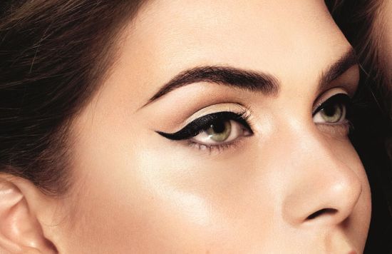 Winged Eyeliner That Compliments Neutral Makeup [Video]