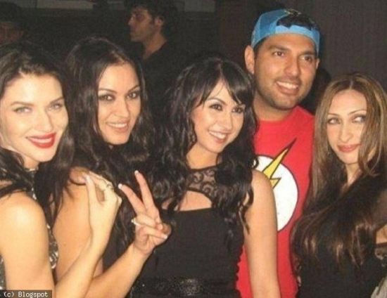 Yuvraj Singh at IPL party with girls