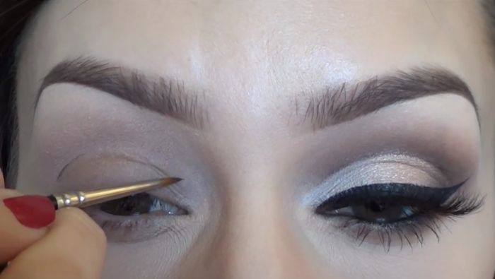 Cut Crease Eyeshadow Tutorial