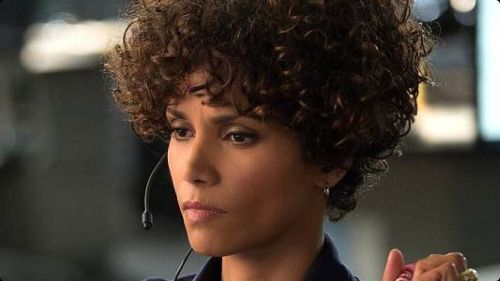 Halle Berry Haircuts: Short & Long Hair, Pixie & Curly 