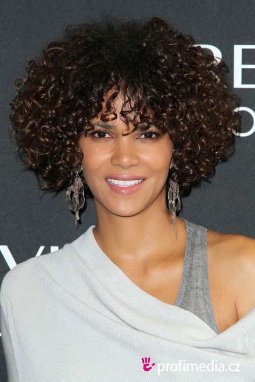 Halle Berry Haircuts Short Long Hair Pixie Curly Hairstyles