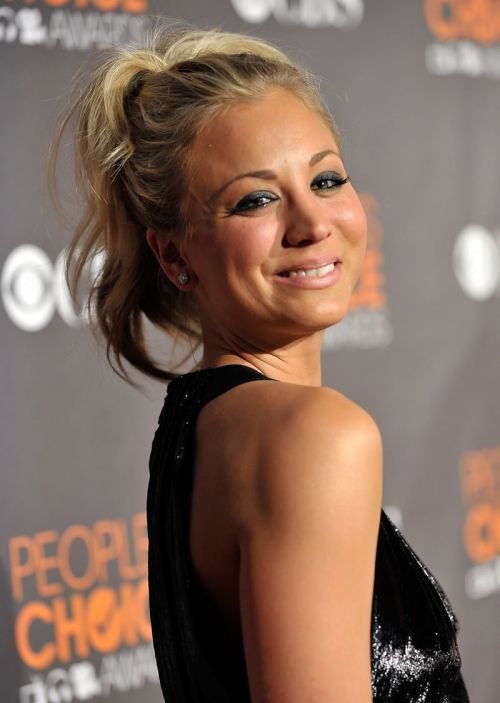 Kaley Cuoco Hairstyles (24)