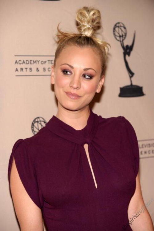 Kaley Cuoco Hairstyles & Haircuts: Short, Pixie, Bangs Kaley Cuoco Hairstyles & Haircuts: Short, Pixie, Bangs