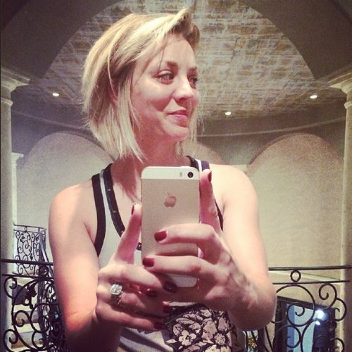 Kaley Cuoco Hairstyles (30)