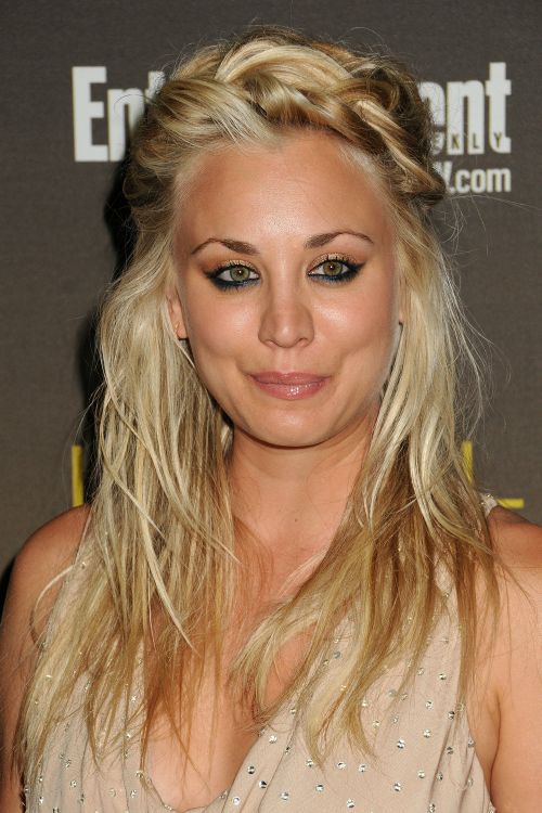 Kaley Cuoco Hairstyles (37)