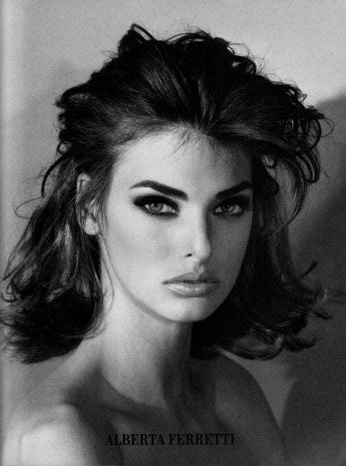 Linda Evangelista Hairstyles: Most Unique Short Hairstyles