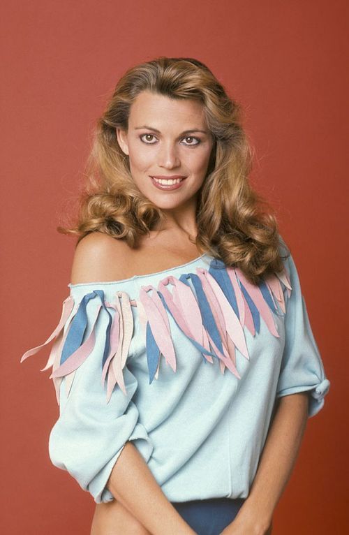 Vanna White Hairstyles: Updo, Half Updo, Spiky, Short Vanna White Hairstyles: Updo, Half Updo, Spiky, Short