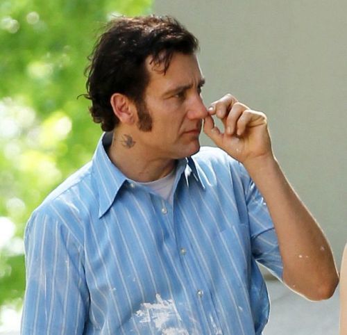 Clive Owen picking nose