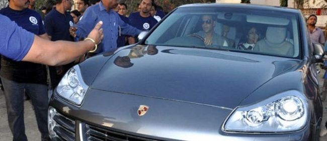Akshay Kumar's car - Porsche cayenne: grey Edition