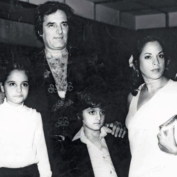 Feroz Khan's Family pic - wife Sundari, son Fardeen Khan and daughter Laila Khan