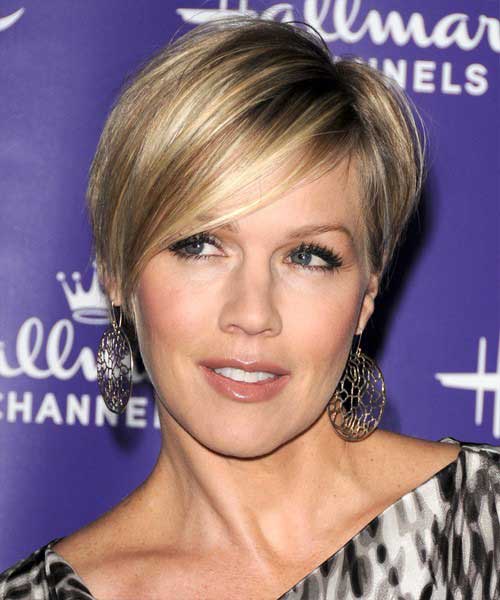 jennie Garth pixie cut