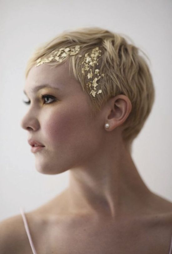 short curly gold accessory wedding hair3