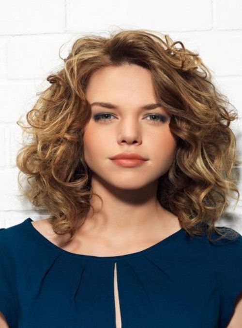 Short Curly Hairstyles for Heart Shaped Faces 2