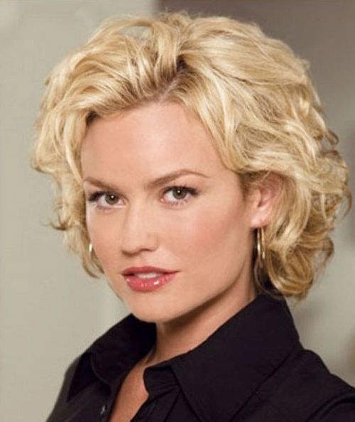 Short Curly Hairstyles for Heart Shaped Faces 6