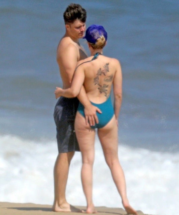 Scarlett Johansson Plastic Surgery Breast Reduction Before