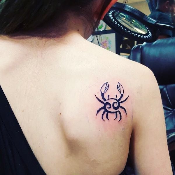 cancer crab shoulder blade tattoo