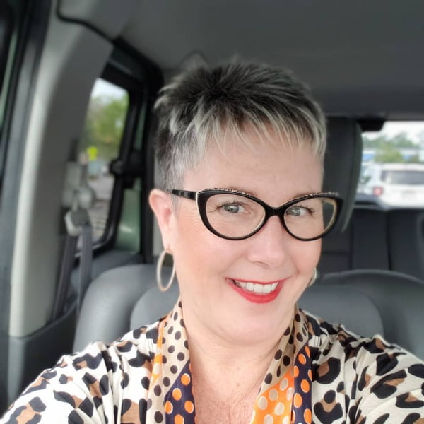 Short Hairstyles For Fine Hair Over 50 With Glasses