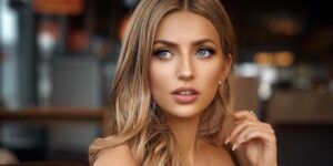 59 Best Hairstyles and Hair Color for Green Eyes to Make Your Eyes Pop