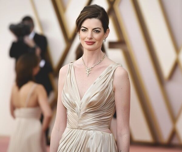 a photo of anne hathaway